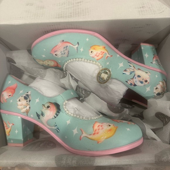 Super Rare kitsch fish Hot Chocolate Design Mary Janes - Picture 1 of 17